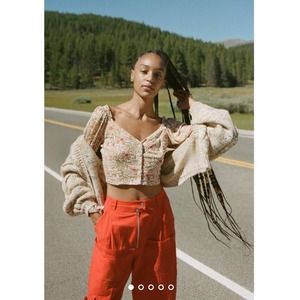 urban outfitters // lola balloon sleeve cropped top